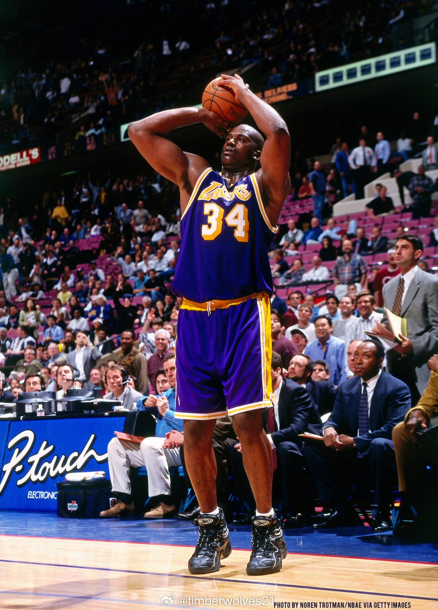 沙奎尔-奥尼尔投三分 