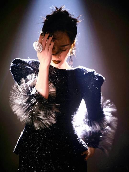 那英你根本没喝中药那英真的太真实了！节目里坦诚的样子特别圈粉，不刻意营造人设，说