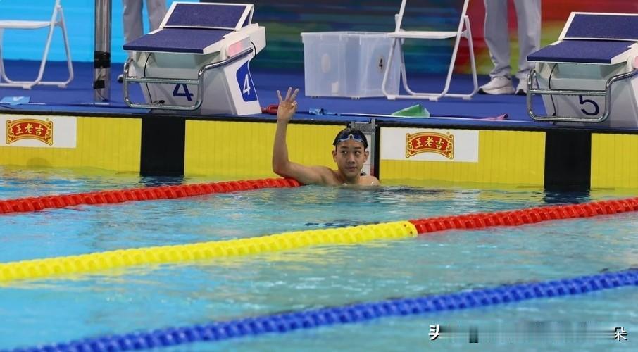 🔥18岁天才横空出世！张展硕三天狂揽三金三纪录，泳坛新王诞生！🇨🇳

📅