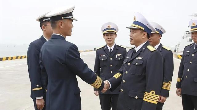 越南最强战舰再次访华，当它遇到吨位更小的中国军舰时，才发现自己早已落后。越南海军