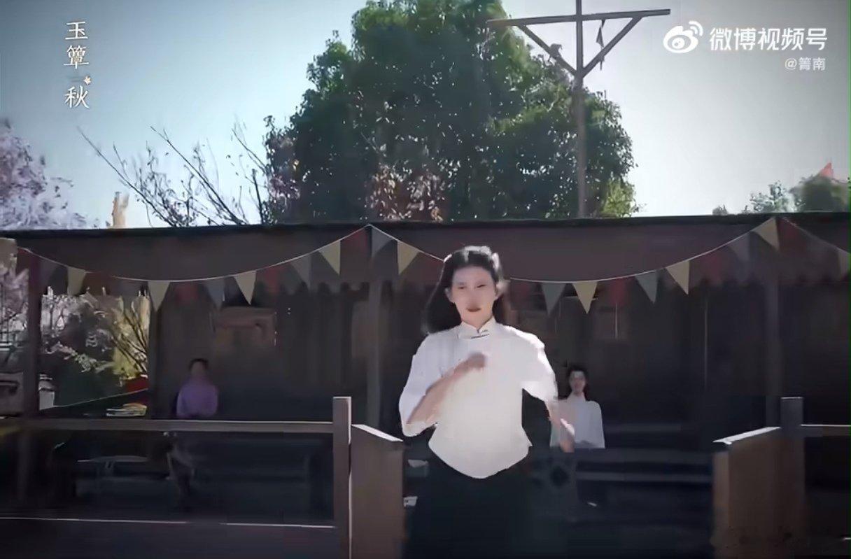 徐若晗叶平君可不是软柿子徐若晗演技温柔只是叶平君的保护色，骨子里的倔强藏不住。旱