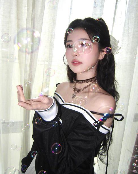 白鹿或将转型白鹿当经纪人孩子干妈白鹿新公司名 娱乐圈双璧之一的白鹿已经宣布离开欢