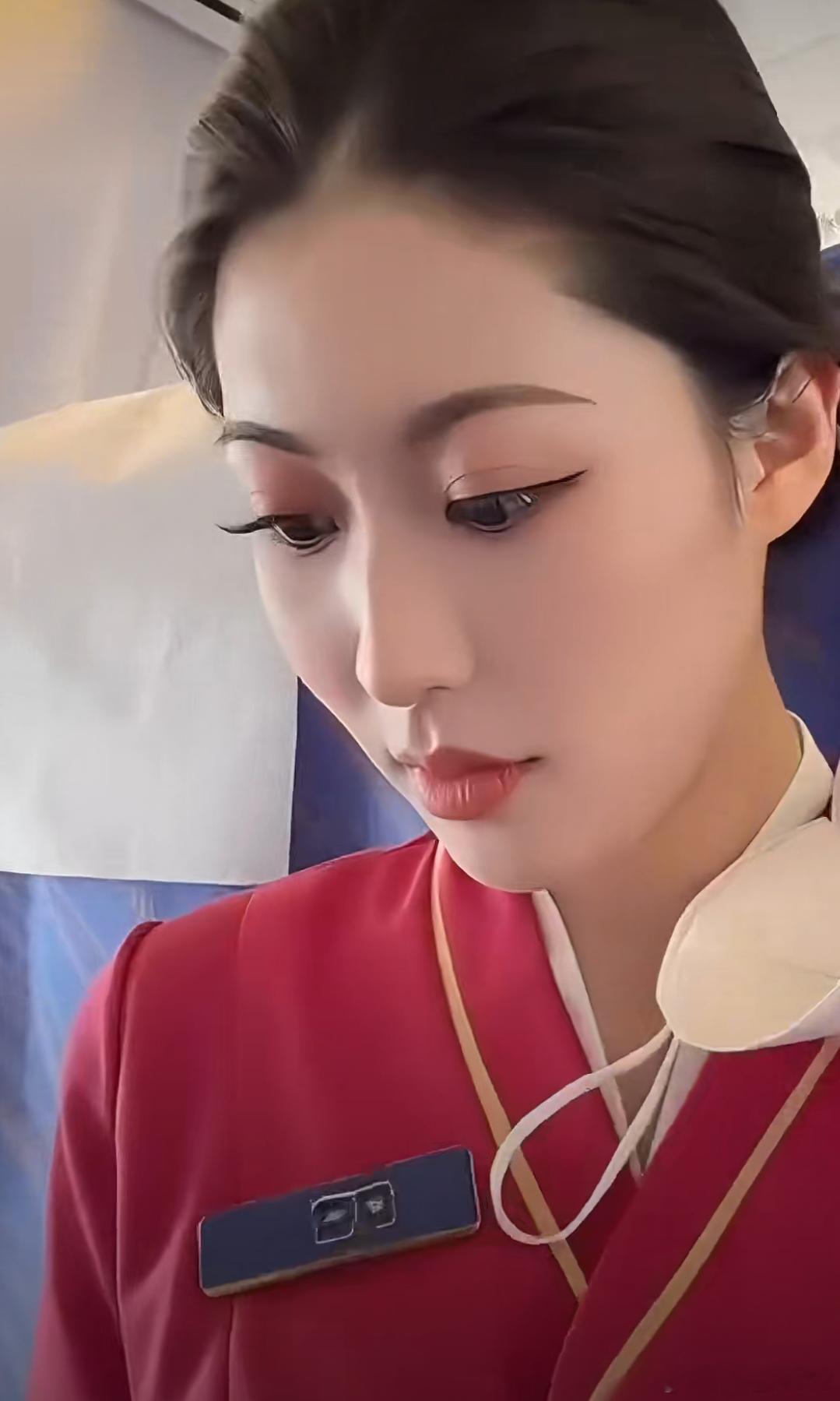 洋洋高锐·玫瑰～香◎鸟出笼蝶飞……舞秋风为啥悲画扇◎八月天旭日……升华清池里枫叶