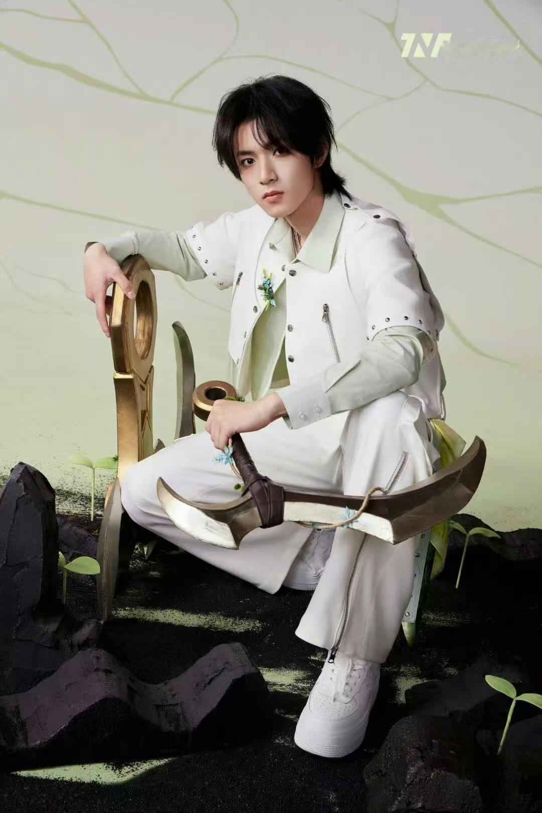 刘耀文 白马王子来的  「午」福临门，马力全开！马场中全是团圆小白马，粉丝对弟弟