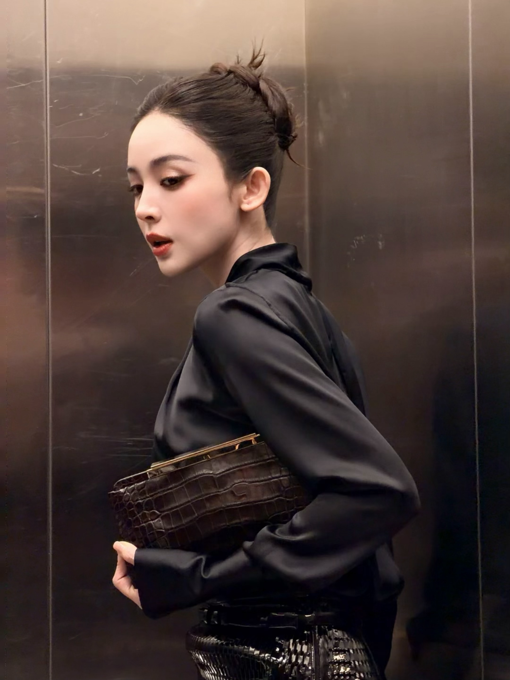 娜扎双重角色娜扎在复制粘贴的时代，你是手写的诗
