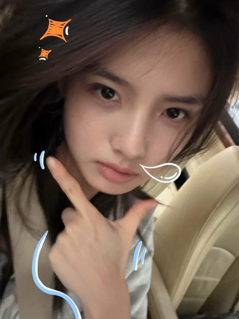 十八岁的艾米艾米 她说话温温柔柔的，声音不大，但听着很舒服。不是那种刻意的嗲，是