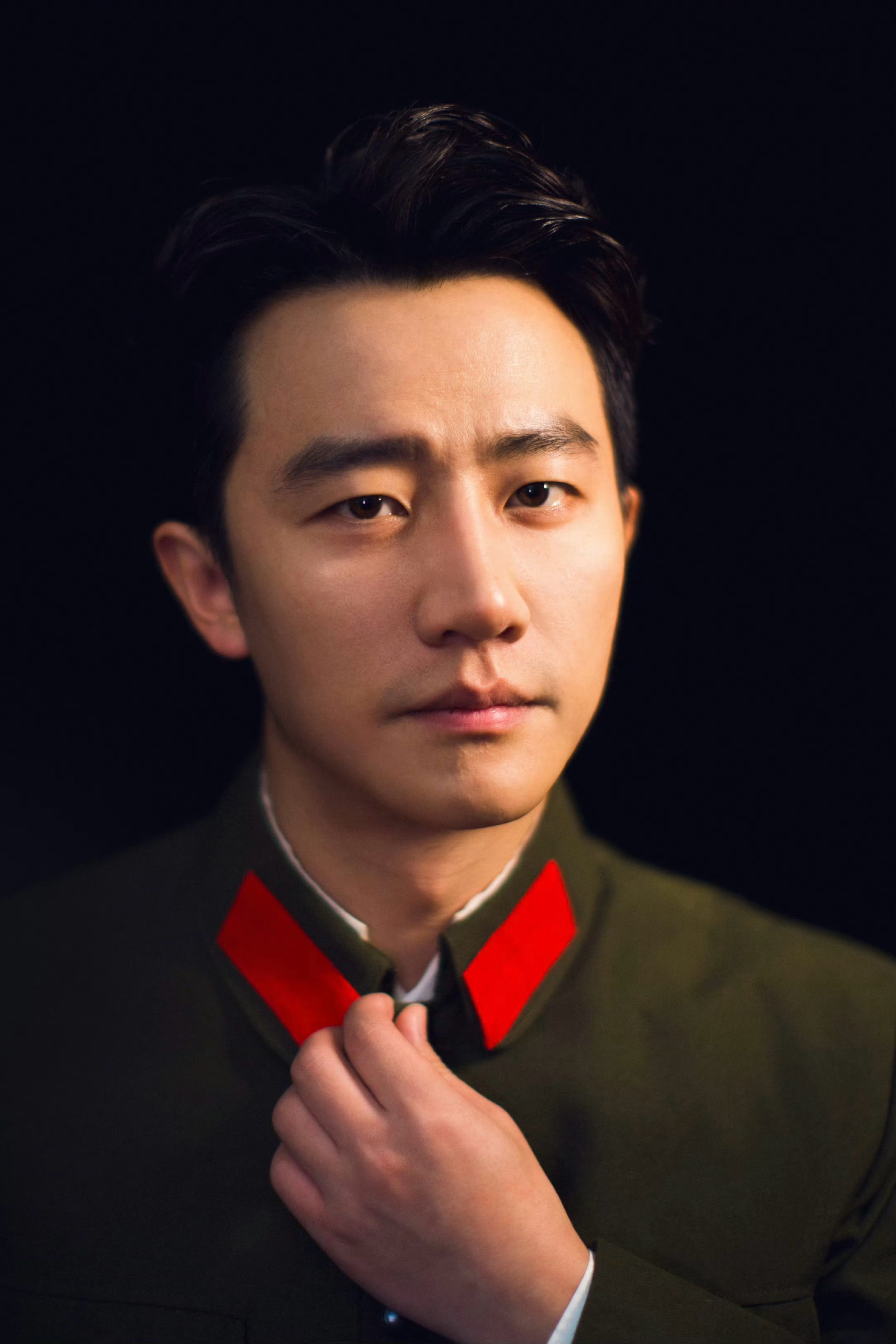 发几张轩儿的65式高清军装照，像吗？ 