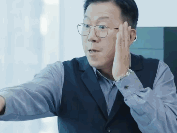 《凡人歌》沈琳被领导误伤闪到腰了，她既没要钱也没要道歉，反倒是她主动先道歉，因为