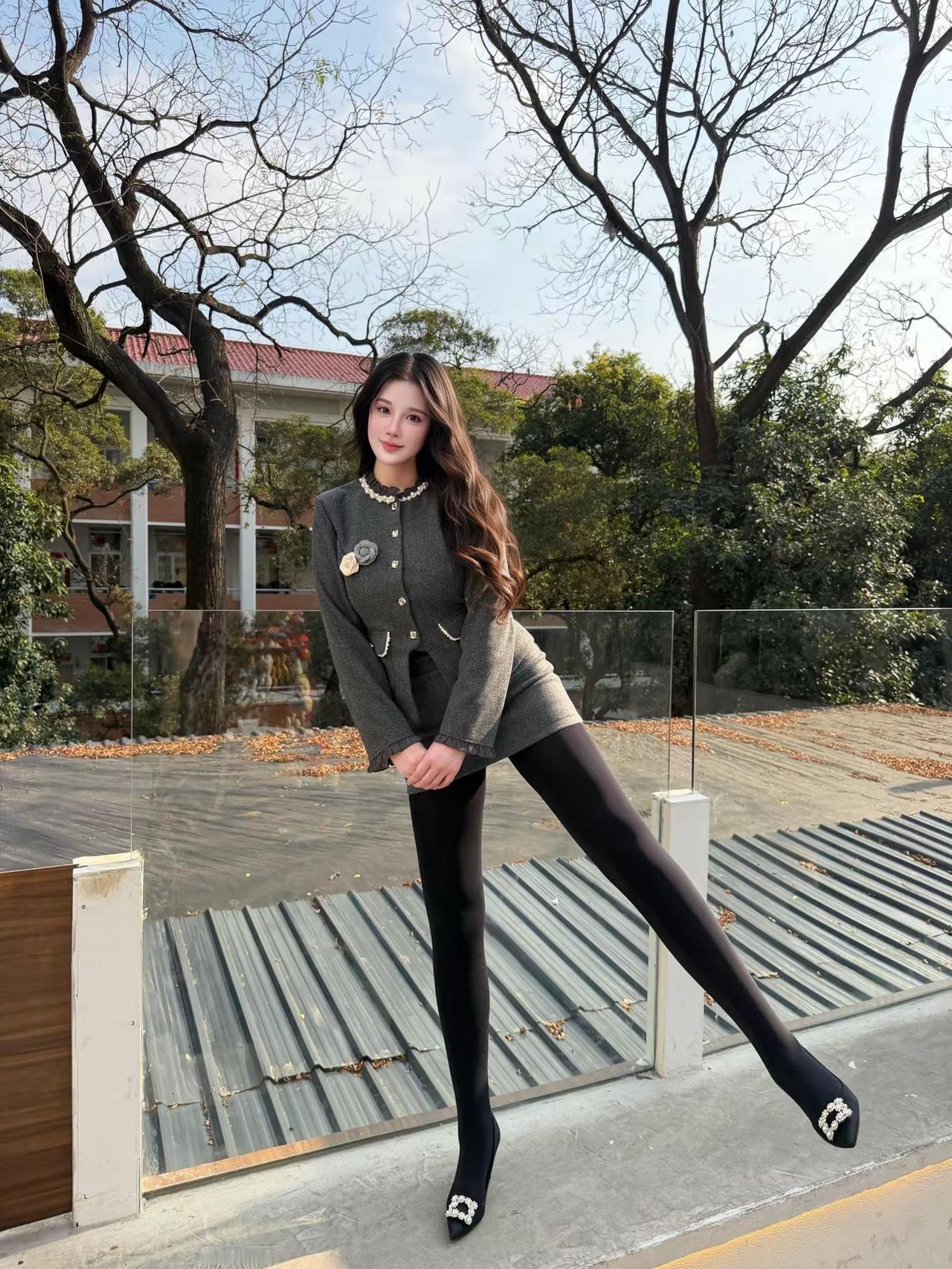 秋高气爽。氛围感 拍照 穿搭 厚黑