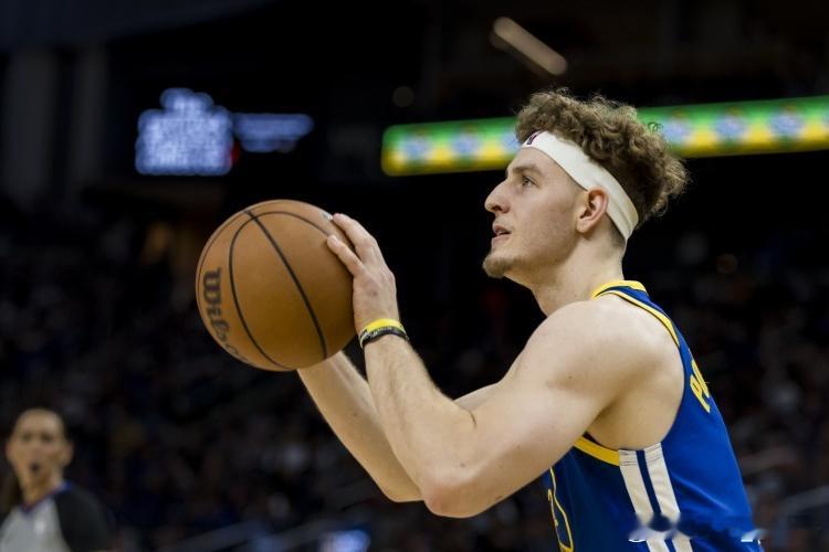 【相比库明加 爵士更想要钵钵鸡】谈到勇士对马尔卡宁的追求，Shams说：“如果勇