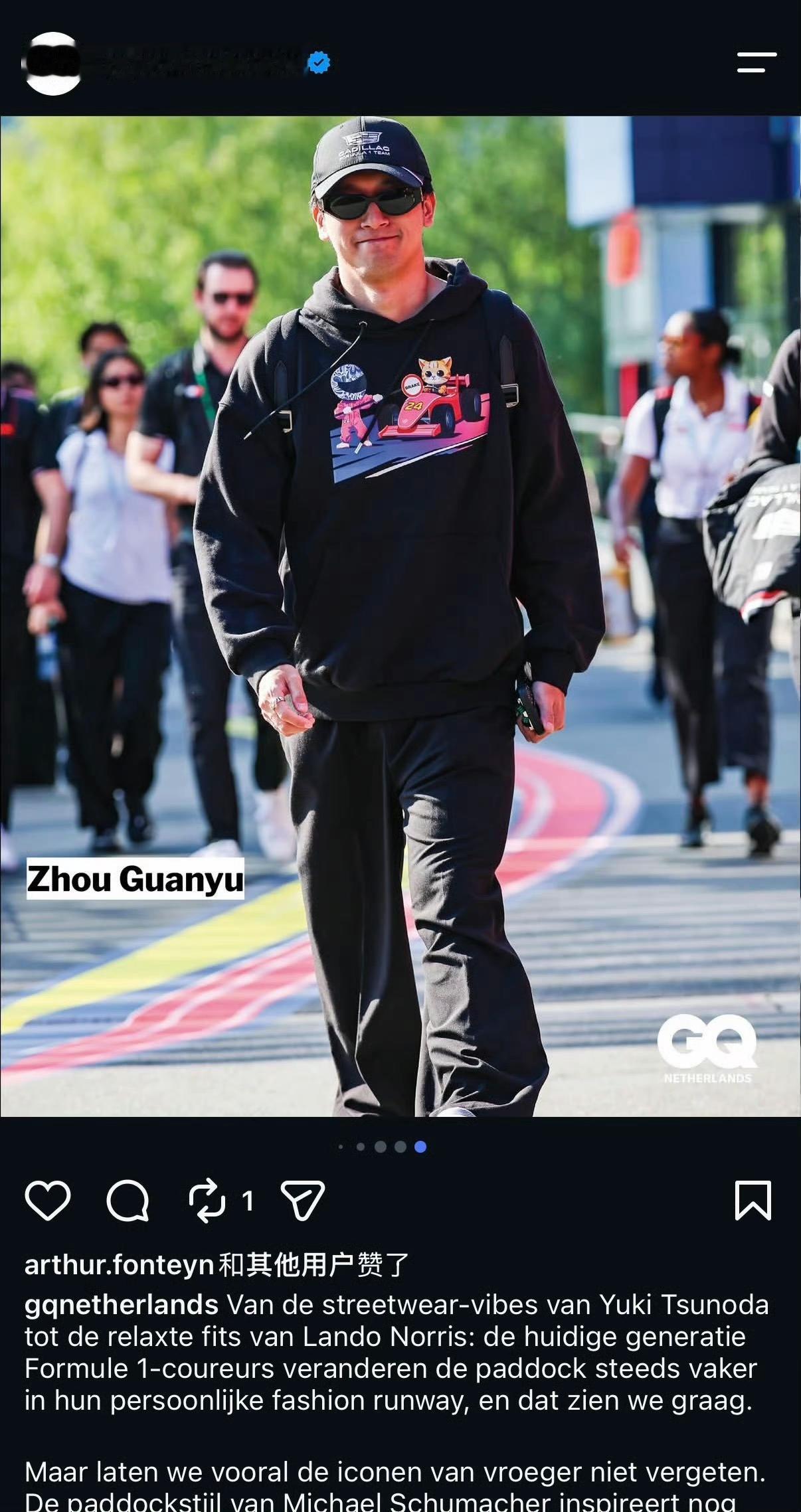 小周独具风格的围场穿搭再度被媒体提及，社媒称他“最时尚的F1车手”，以后真的要称