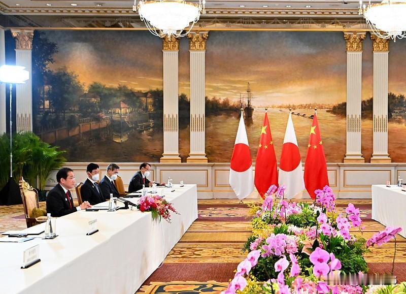 日本持续在红线边缘试探，对中日关系的伤害其实是层层叠加的。
就拿高市早苗的涉台错