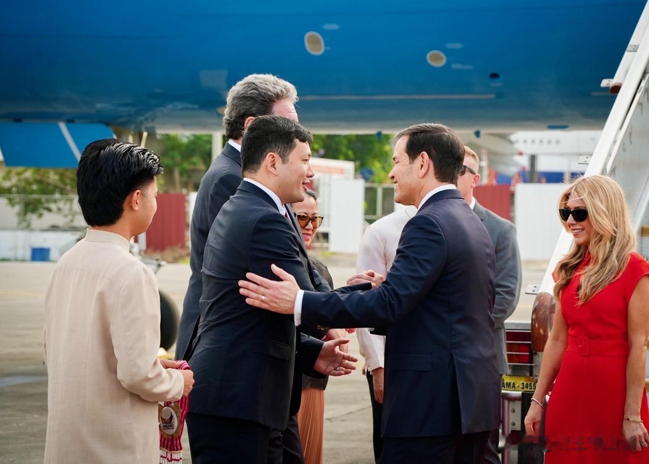 煽风点火，美国谴责中国。美国国务卿鲁比奥飞抵菲律宾马尼拉，出席东盟外长会议。刚一