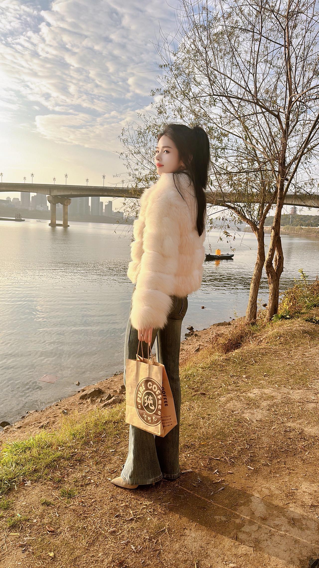 人会因为嘴硬失去很多重要的东西，也会因为心软受很多委屈，就像世界上有很多药，偏偏