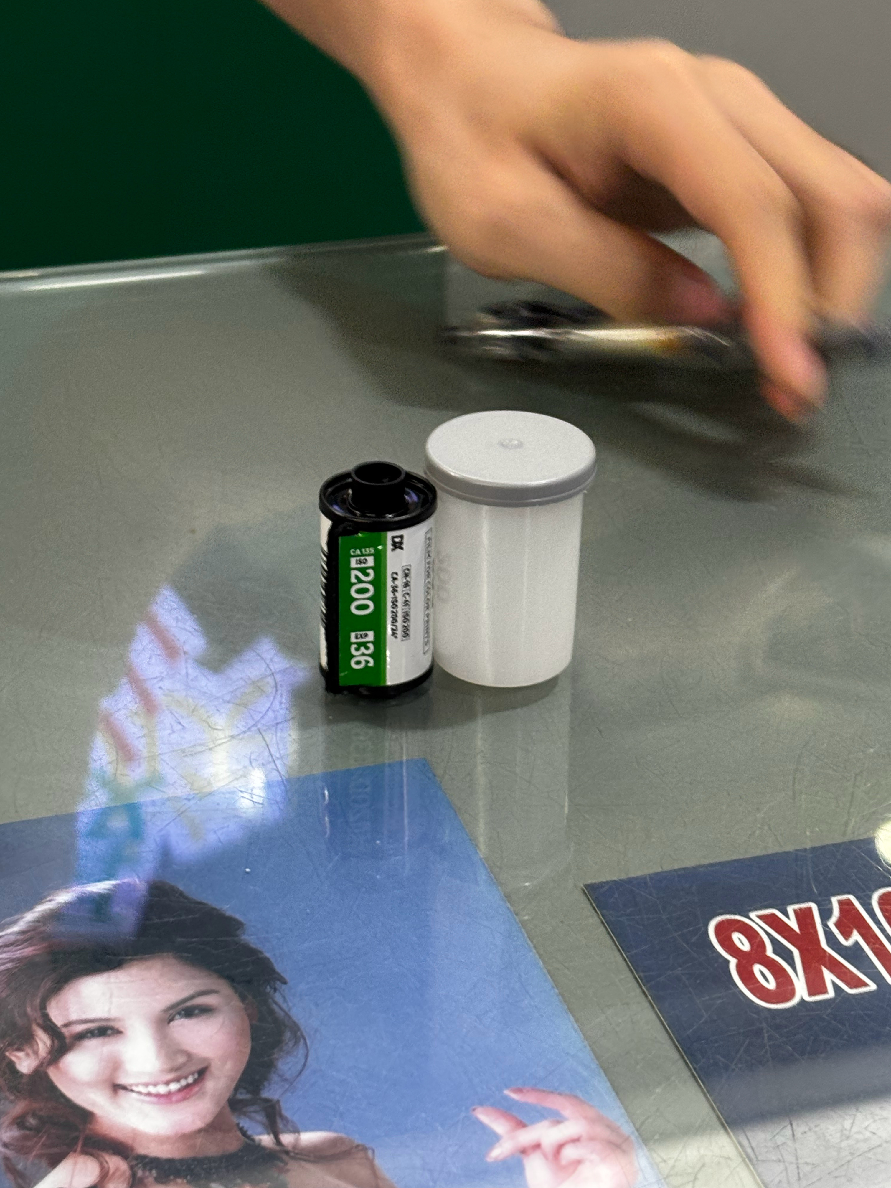 一直总忘冲洗胶卷今天终于来华强北洗上一卷了[笑cry]路上还看到一档口老板用小鹏