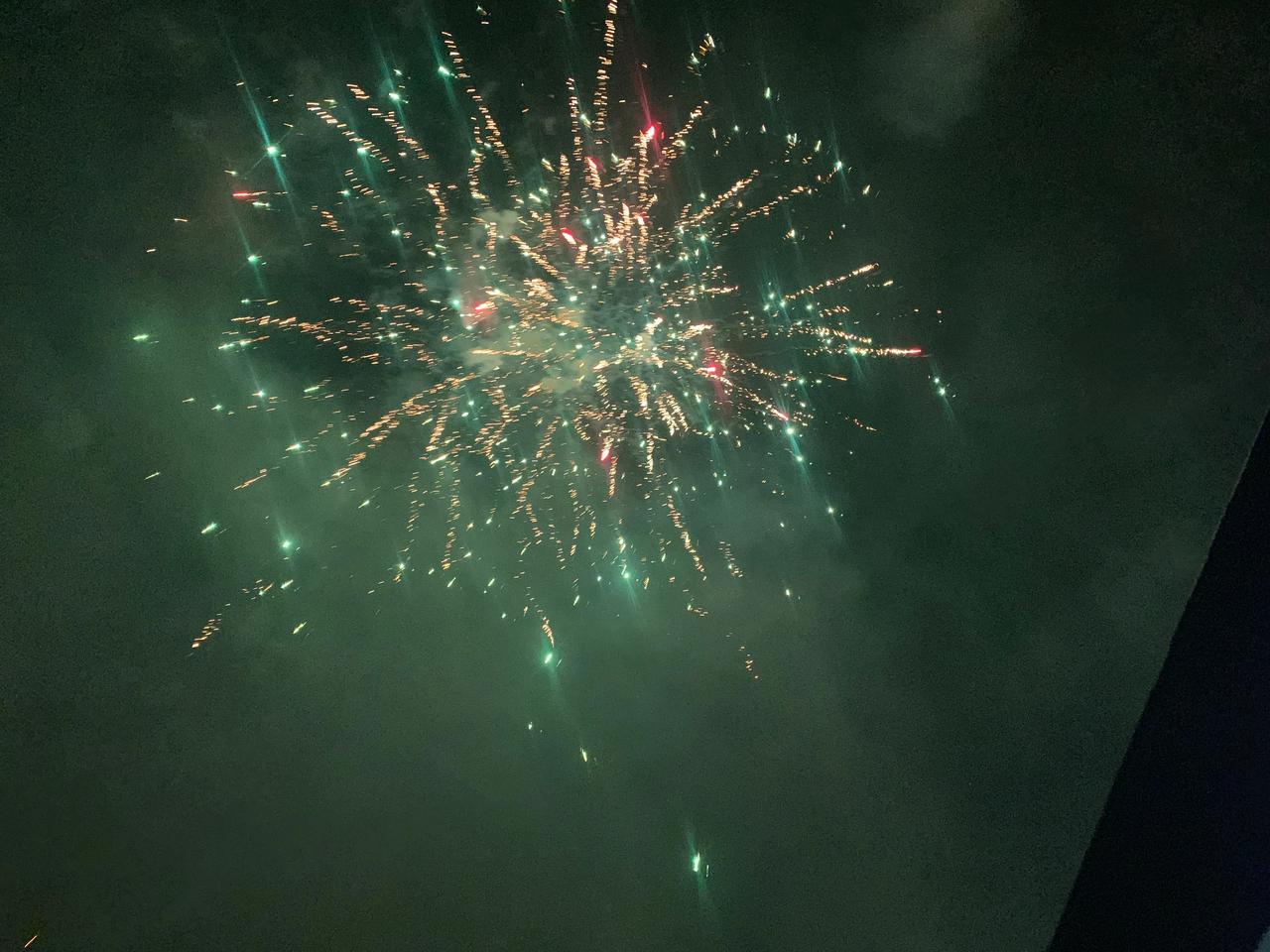 天南地北大拜年戳这里，一起放烟花>今天就是除夕了，在这里祝大家新年快乐