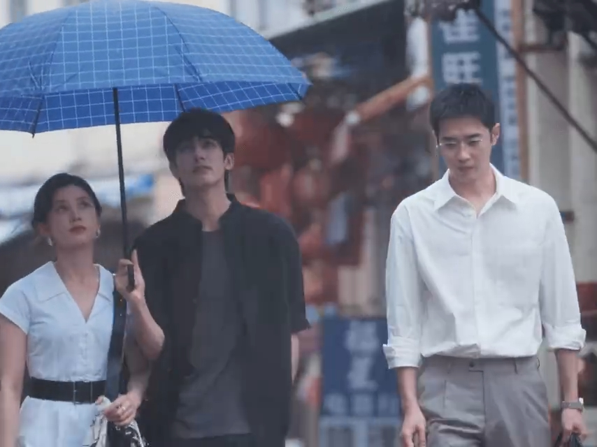 梁靖康三人打伞必有我湿  张婧仪宋威龙两口子又把别人酸到了 全剧最惨配角岑晔诞生