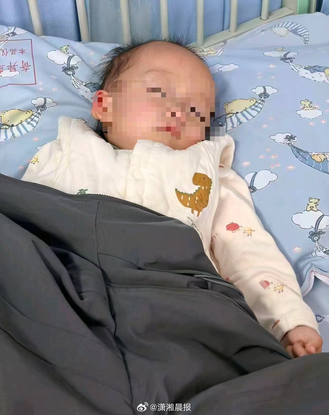 【湖北恩施#1岁男童疑输液后抽搐离世家属发声#，目前在等待尸检结果，当地多方回应