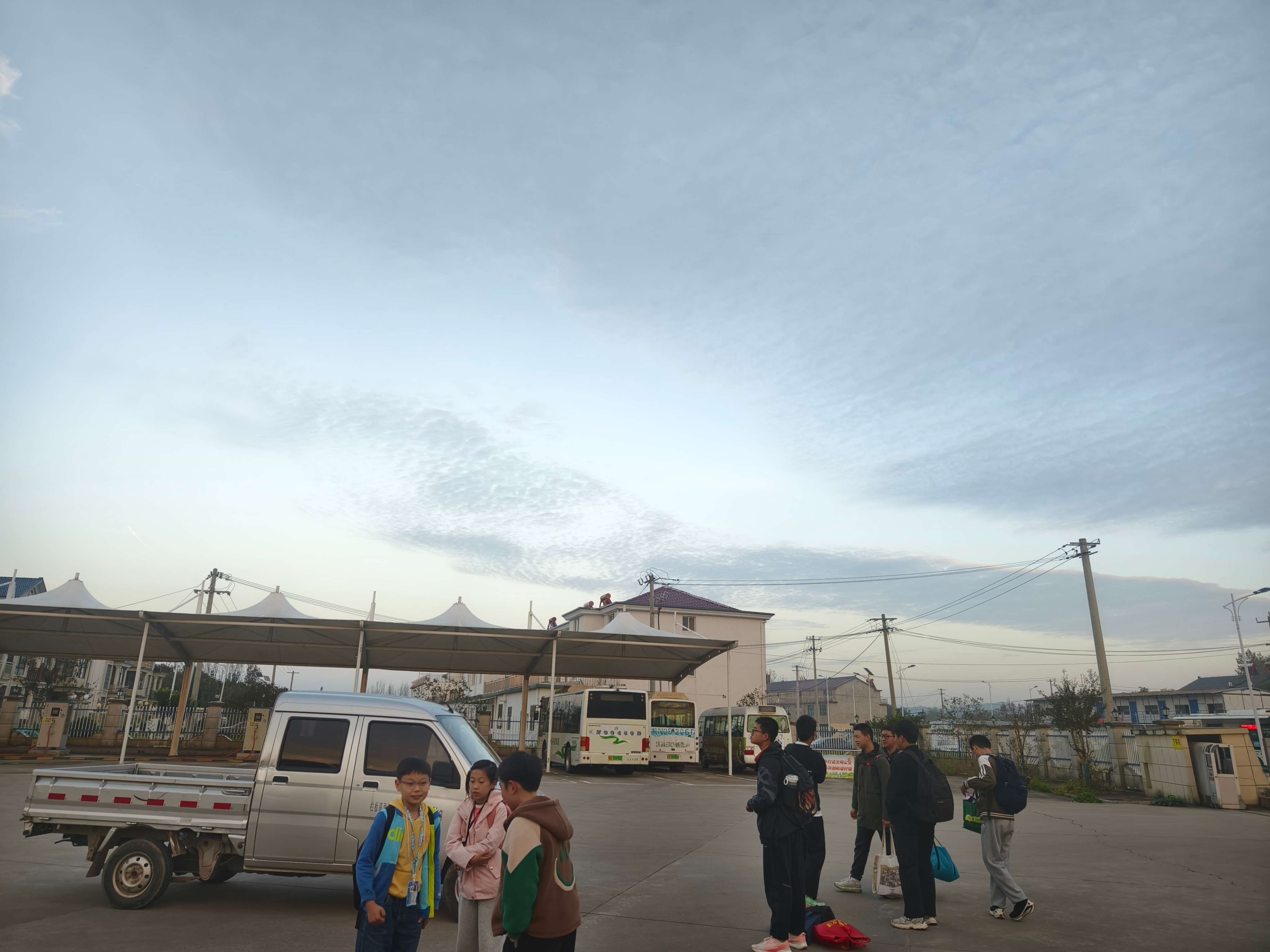 农村真大，有山有水。 ​​​