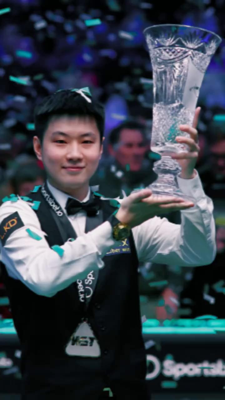 世界第一被人十比三打崩了，你猜赢家是谁？
赵心童，29岁中国小伙，这赛季他干了件