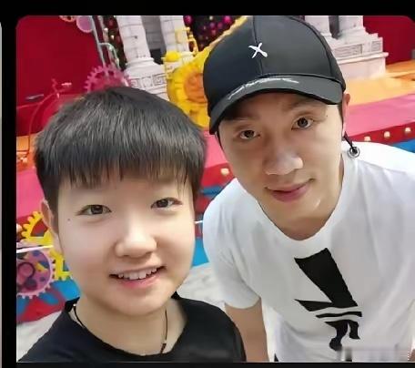 侄女需要，随叫随到。最好的叔侄搭档，昕叔归队，陪练莎莎。国有召，召必回！许昕做到