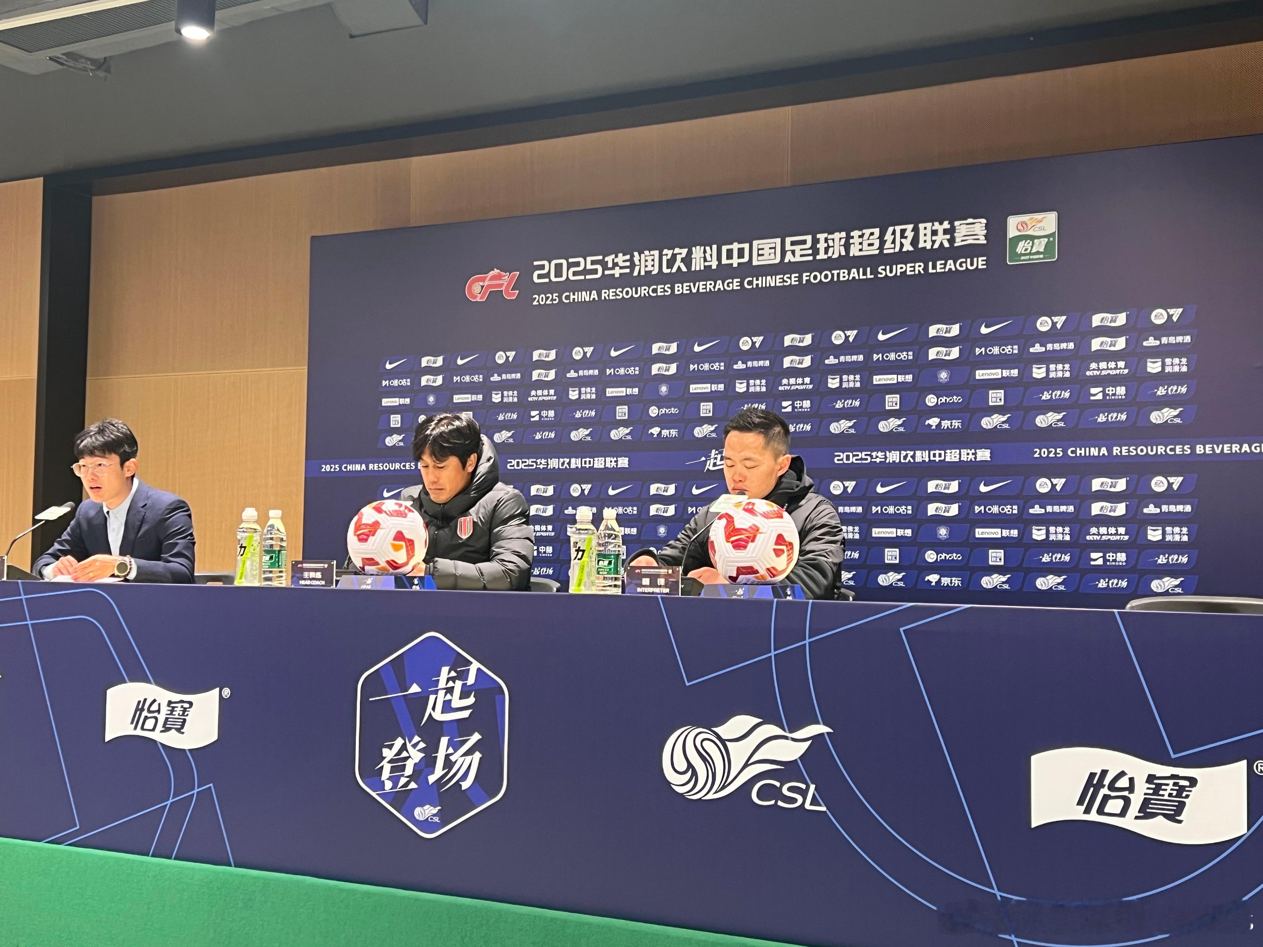 想聊聊徐正源，让我觉得的话，徐正源大概是把事务都交给了团队去谈，自己很多时候的行