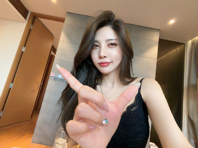 会手语的来一个，啥意思