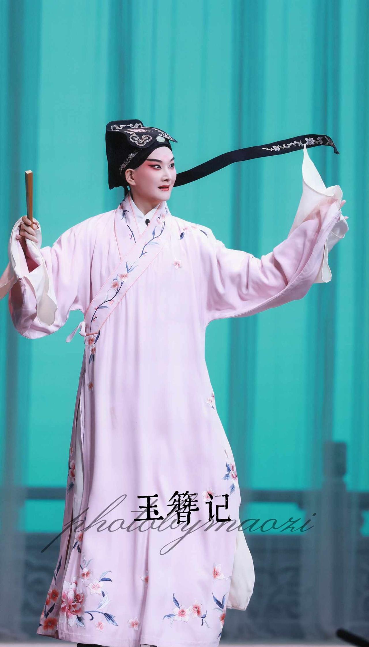 2026经典折子戏展演《南北和鸣》
玉簪记-偷诗
拍照可比整视频简单啊[流泪]