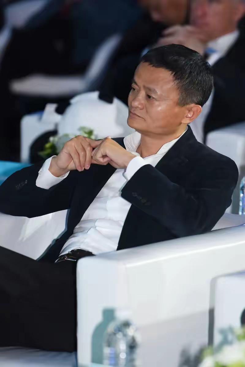 亿万富翁马老板这段话听着冰冷无情，却句句是人间真实，无人反驳：“别把亲戚看得太重