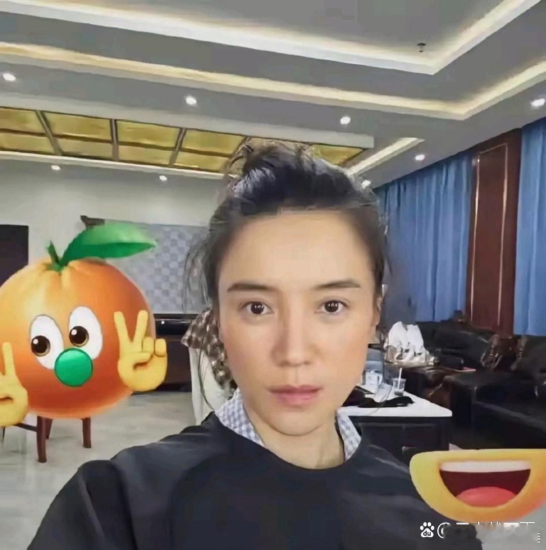宋佳‏发⁠‎了张素颜⁠照，她家房‏子是⁠⁠真大‎‎啊﻿。 