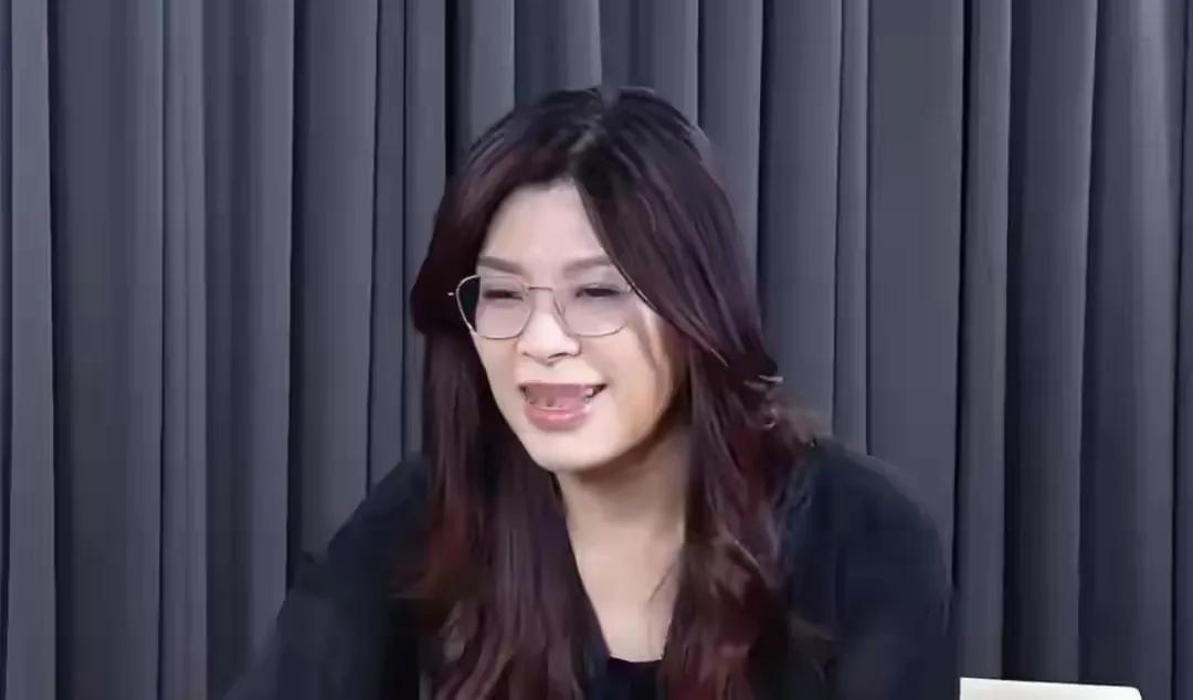 台海风向眼看要定档，蓝营主席却先递了请假条，郑丽文一句明年上半年想来，但要看人家