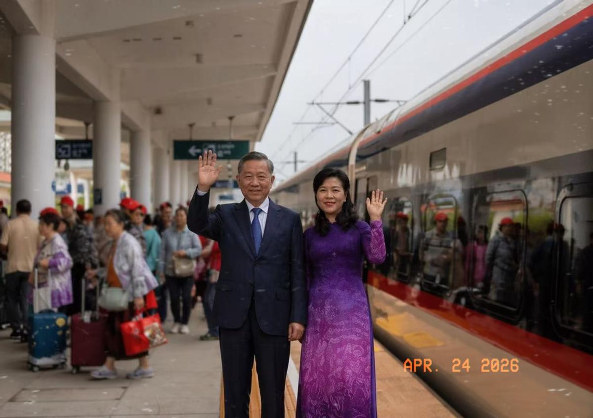 苏林回去之后也破防了


苏林知道中国比越南先进，但是，乘坐中国高铁从北到南考察