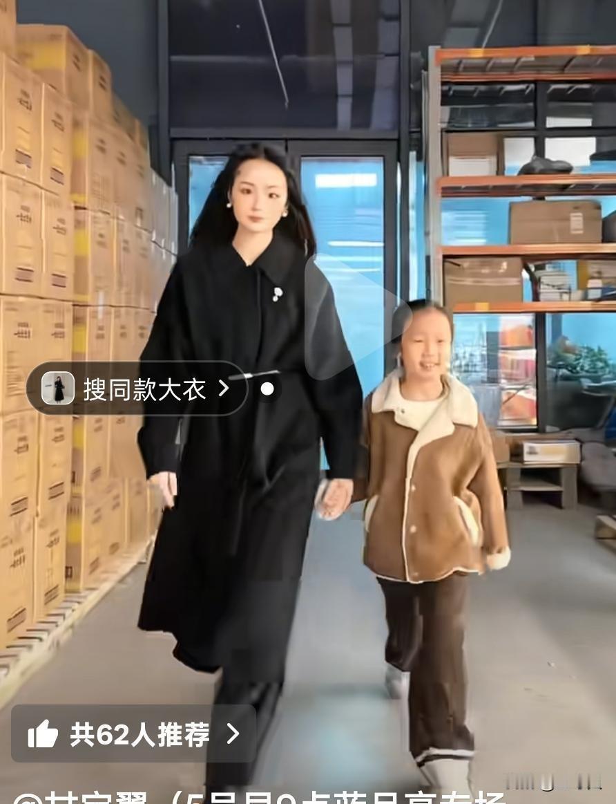 养在山东的女儿，回了趟四川，我才惊觉，过去十几年可能养了个“假闺女”。
刚到她幺