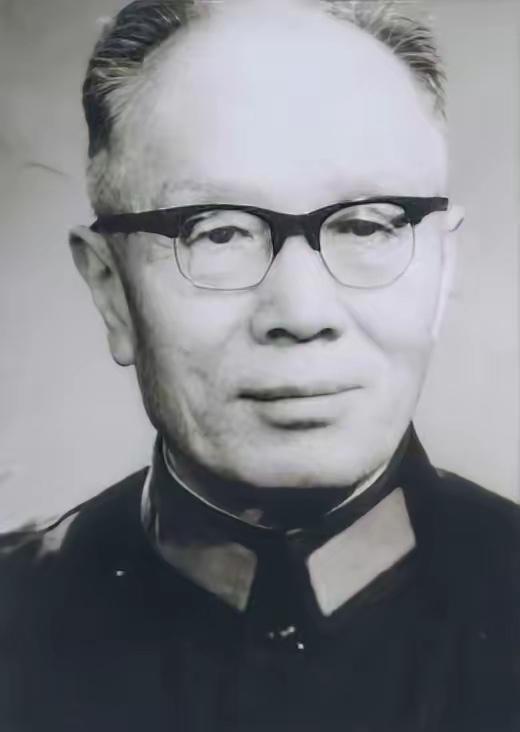 1942年，蒋介石给于学忠下令，让他秘密枪决万毅，于学忠收到电报后，顿时陷入两难