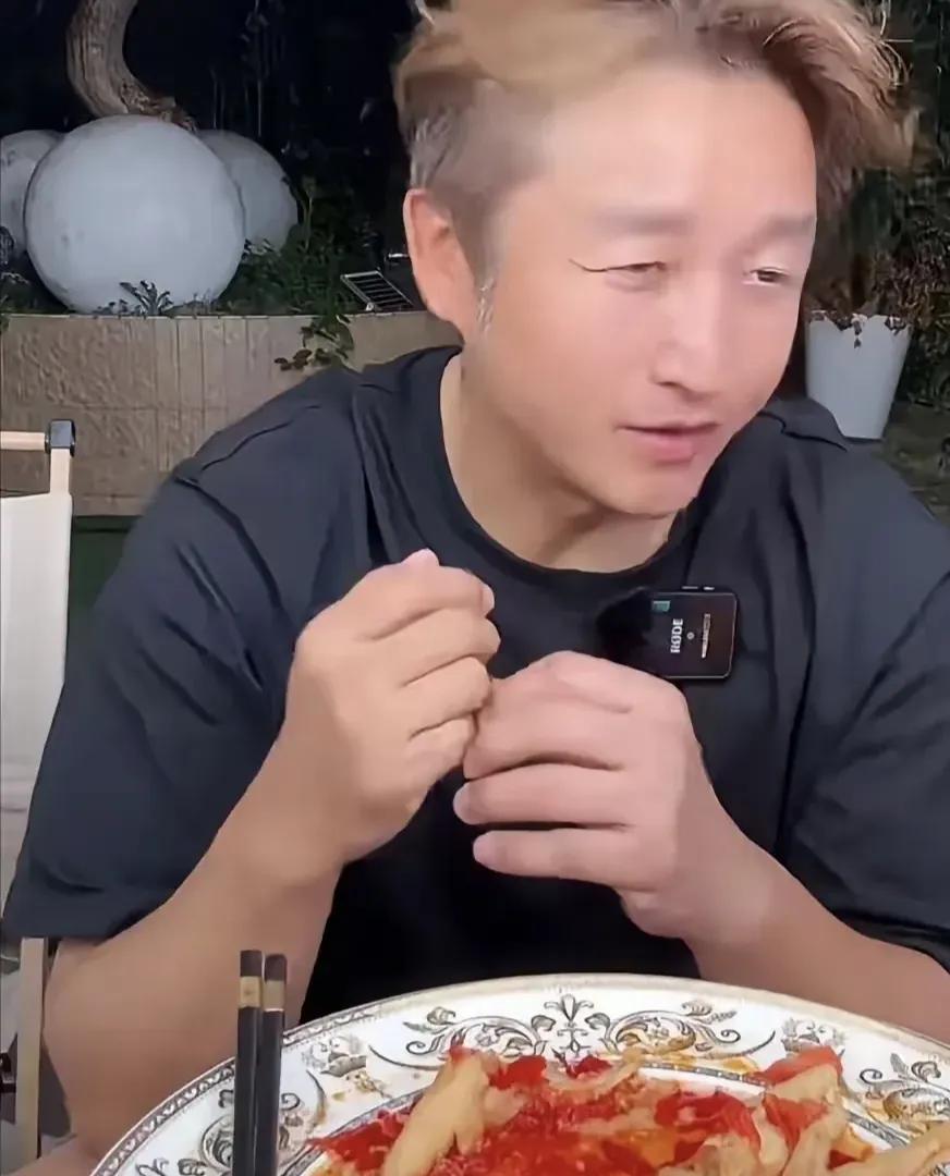 从身家2亿到身无分文，一个白天一个晚上直播，邹市明夫妻好可怜


刷到邹市明夫妇