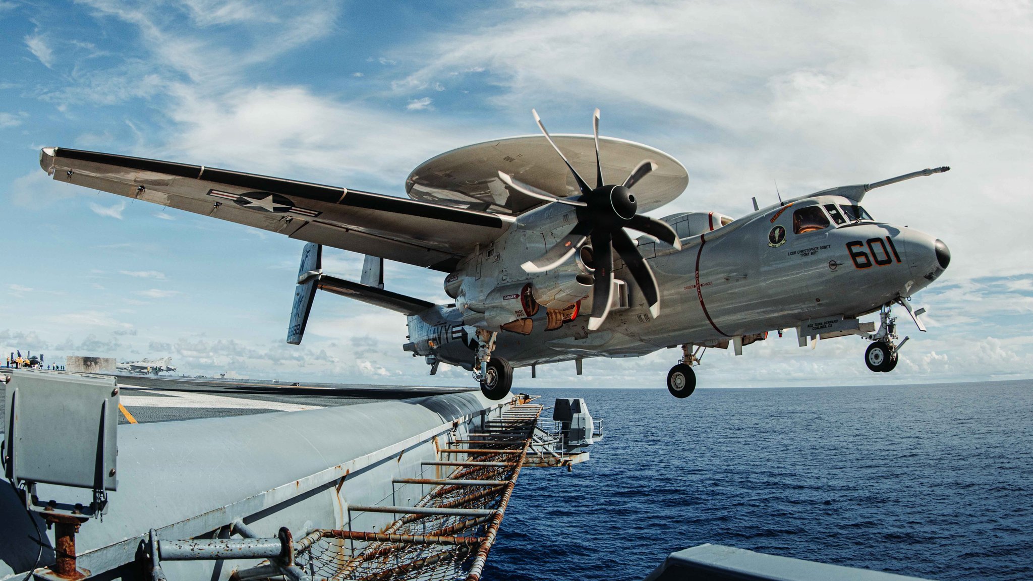 2026年6月27日，一架隶属于美国海军第125空中指挥与控制中队（VAW-12