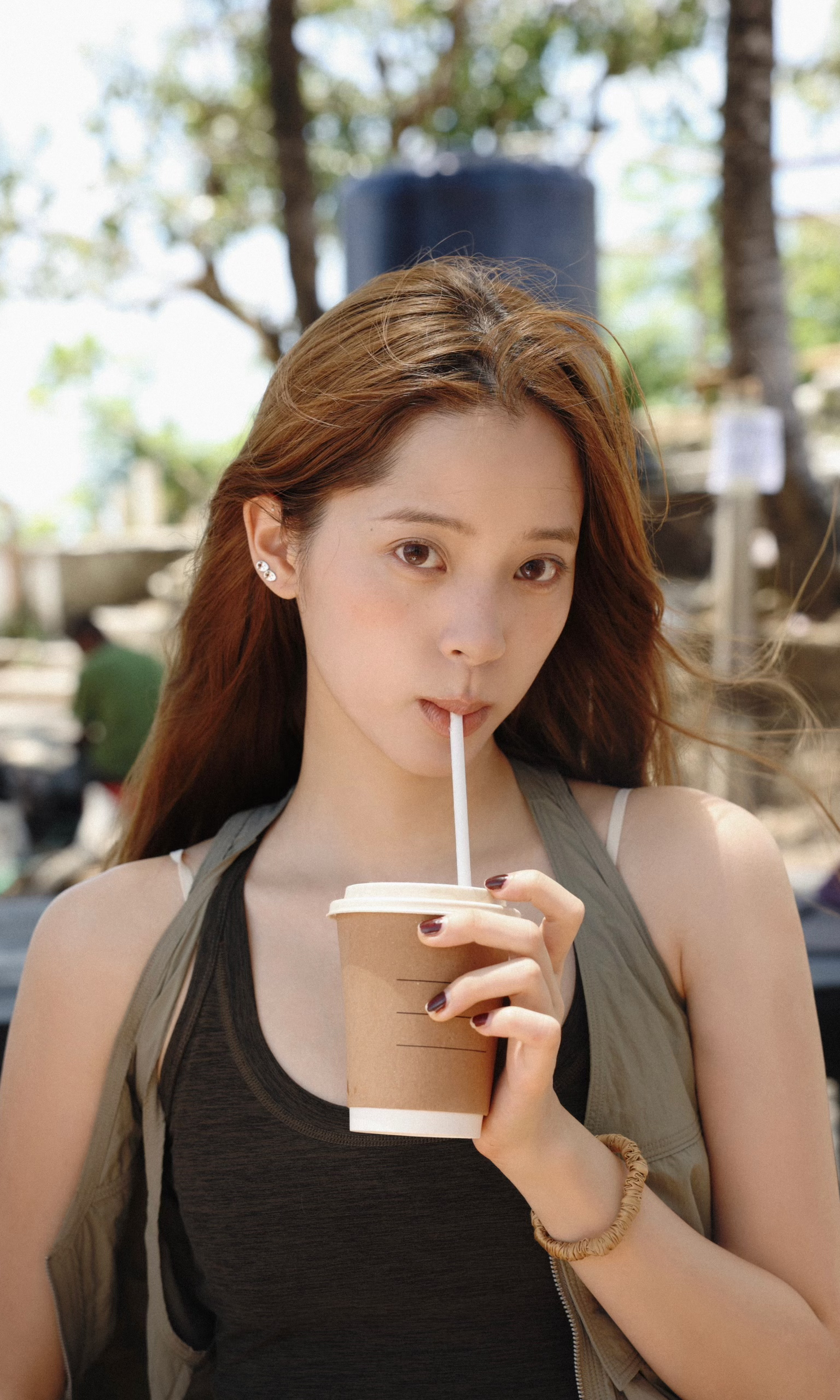 好喜欢欧阳娜娜这组照片扑面而来的少女感和鲜活的生命力2025娱乐年终盘点非正式跨