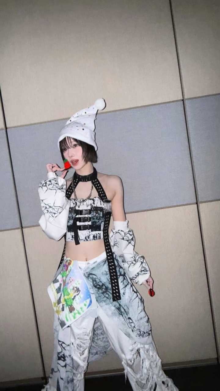 M 能忍住不拽她狗链吗 ​​​