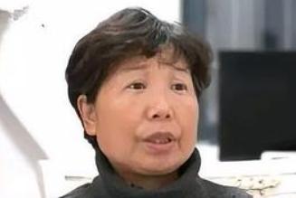 老杜的无赖
狗看了都得摇摇头


压根看不透老杜这个人
明明是最关键的当事人
明