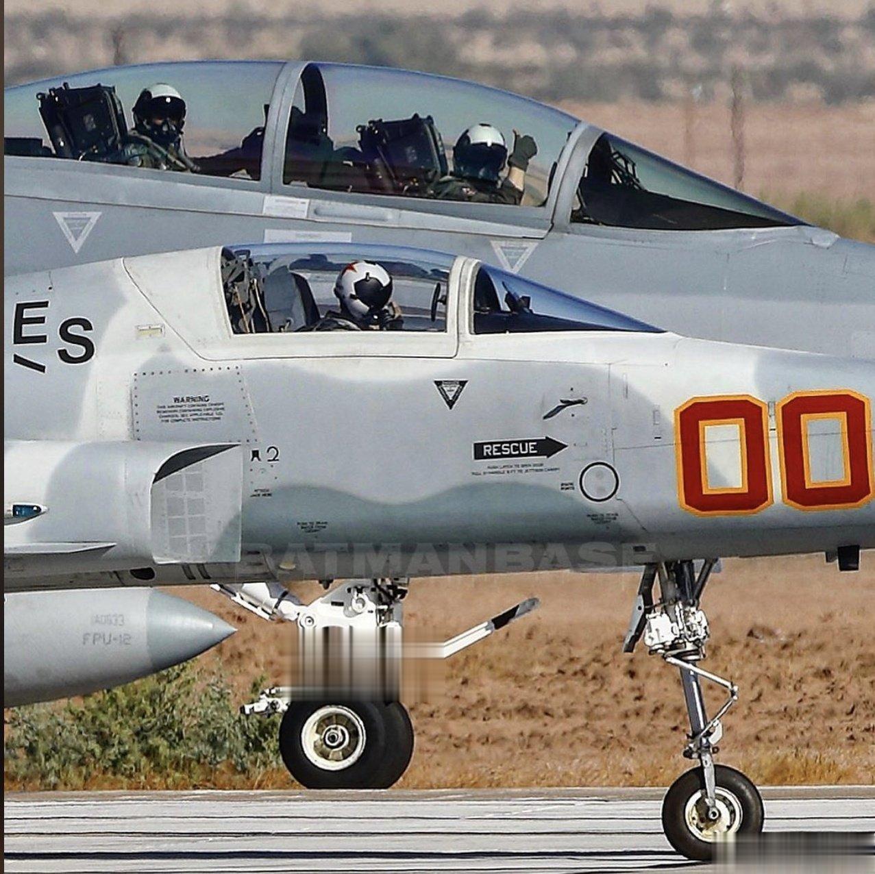 TOPGUN的F-5N和F/A-18F #航空[超话]##武器装备[超话]# ​