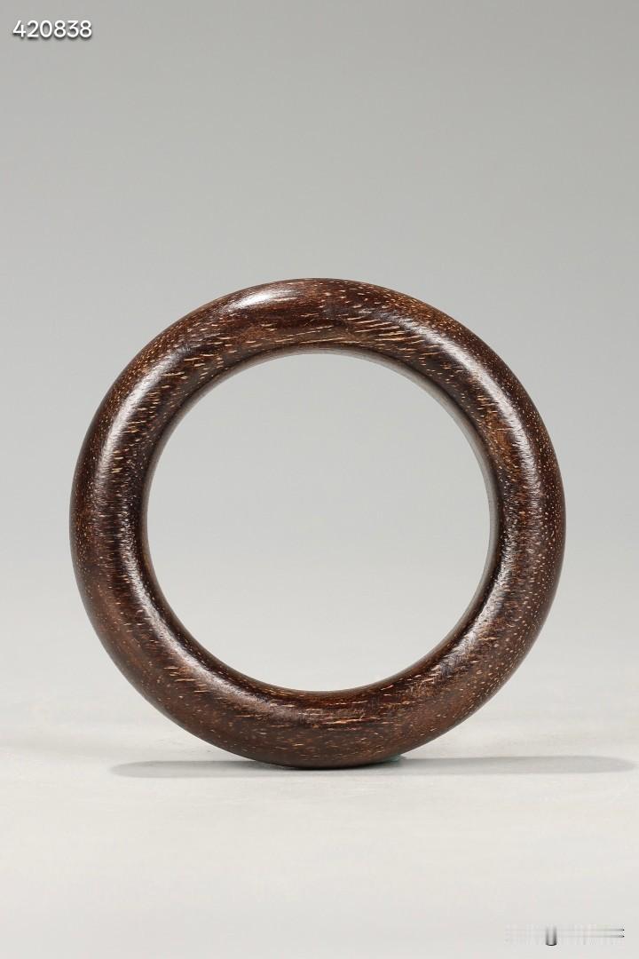 清 沉水奇楠沉香手镯

规格：外径8.5cm，内径5.8cm，条厚1.7cm，重