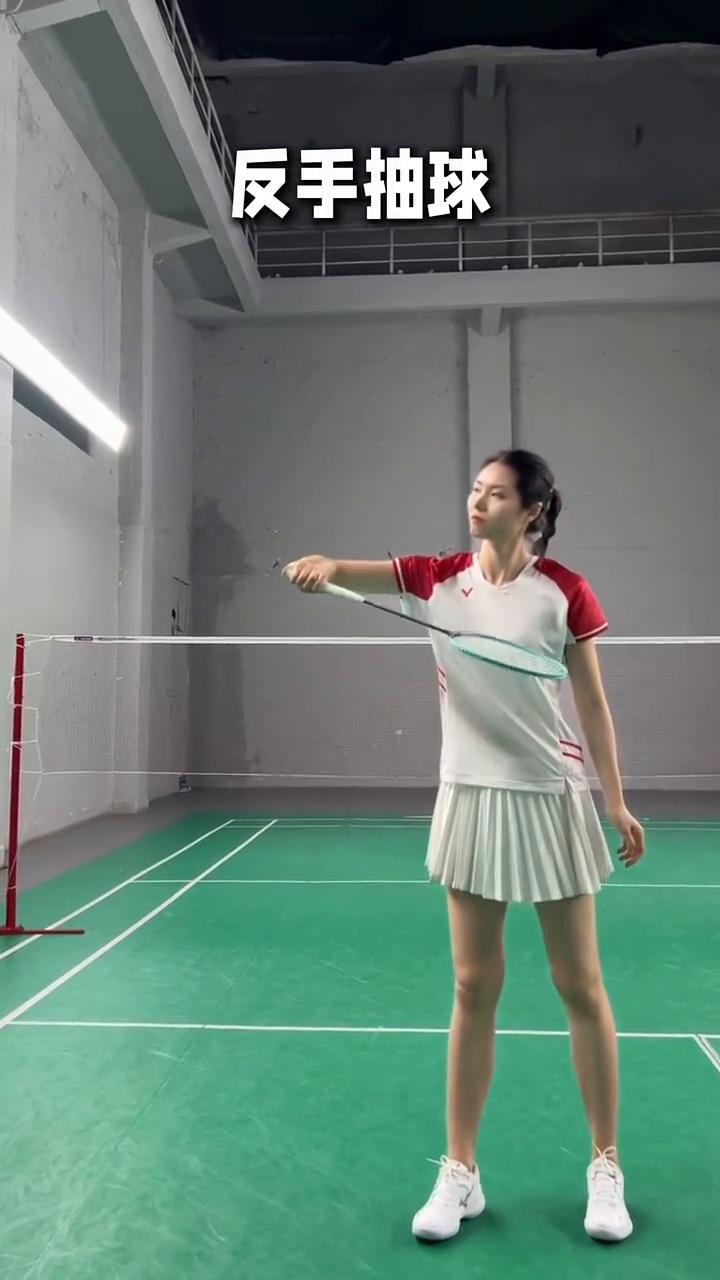 反手抽球，正手杀球。