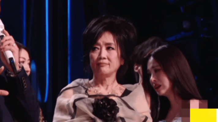 张碧晨哭得好美歌手2026 她安静掉眼泪的样子，比任何精心设计的舞台表情都动人。