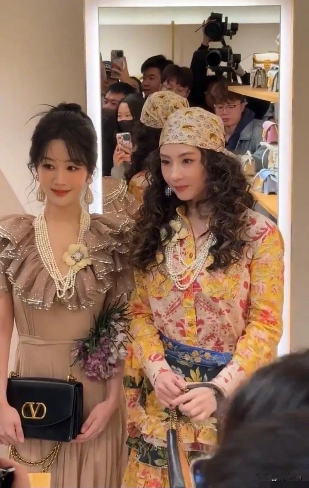 杨紫今天晚上是不是赢过了张柏芝？这个颜值真的是漂亮到我了，不知道为啥感觉整个人都