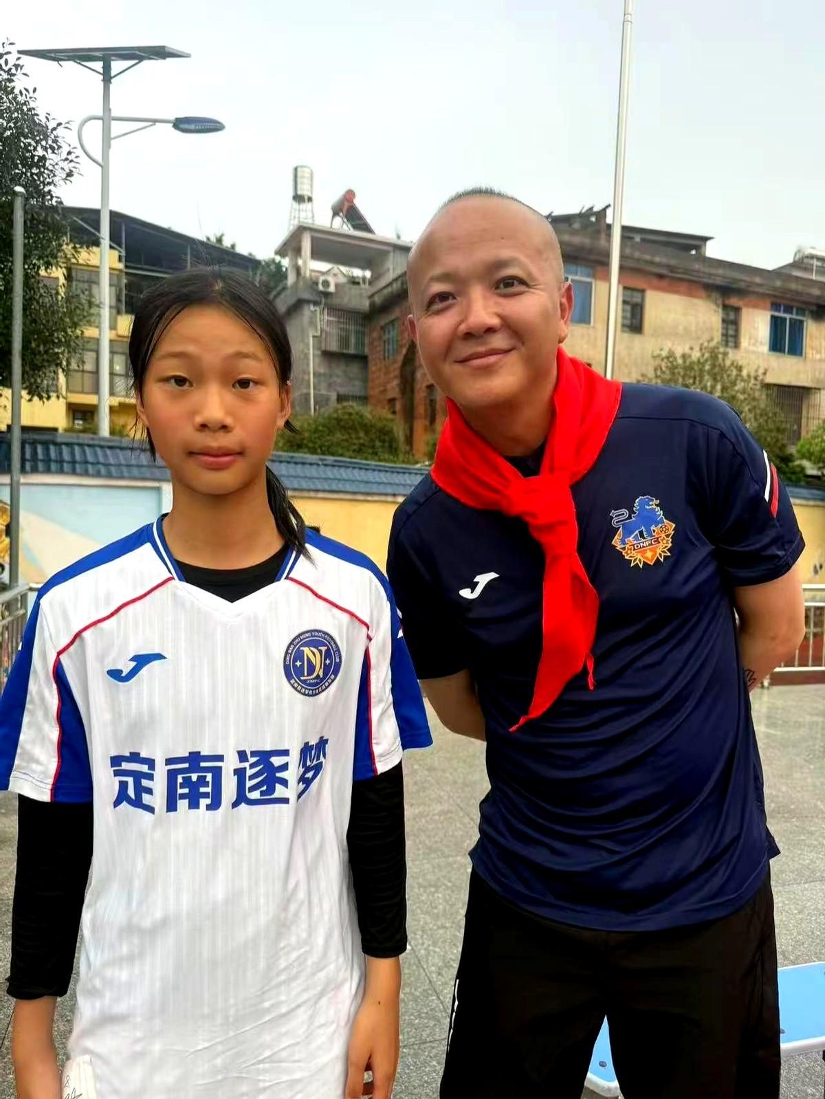 江西定南这地方，有点东西！

一个山区小县城，硬是把足球玩明白了。赣州首支中甲球