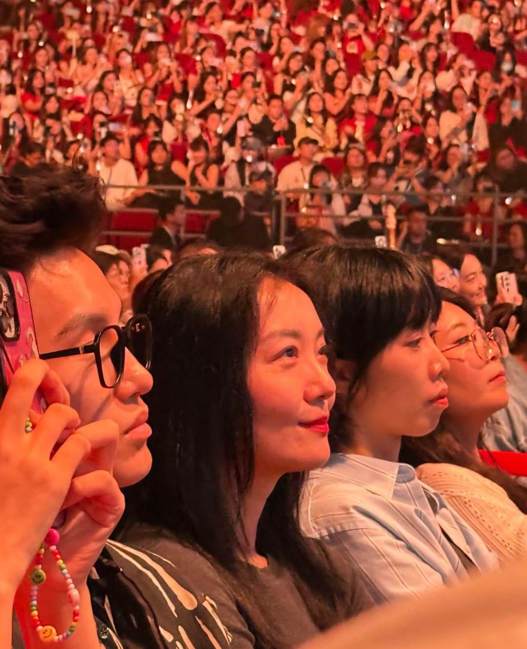 网友偶遇齐溪看易烊千玺演唱会齐溪也去看千玺演唱会了，梦回奇迹小队 ​​​