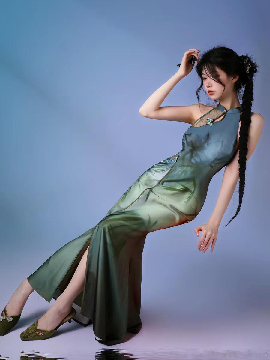 忽然发现这套旗袍有点庄方宜的味道…… 
