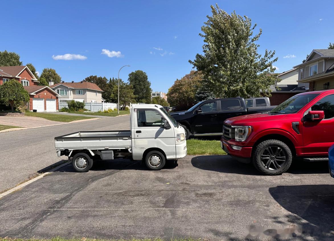 在北美开这么个皮卡，感觉遇见迈巴赫，都盖不过这小皮卡的光芒！ ​​​