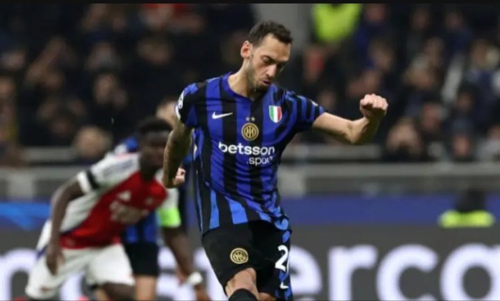 在土耳其国家队中受伤的恰尔汗奥卢很可能会缺席国际比赛日后首场意甲国际米兰客场与维