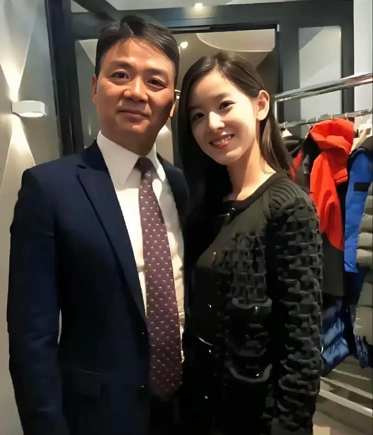 香港火灾中的刘强东：用速度诠释公益初心，务实担当获全网点赞
香港大埔宏福苑突发五